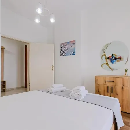 Fiorentino 2-bdrm Apartment, Vesta Philoxenia